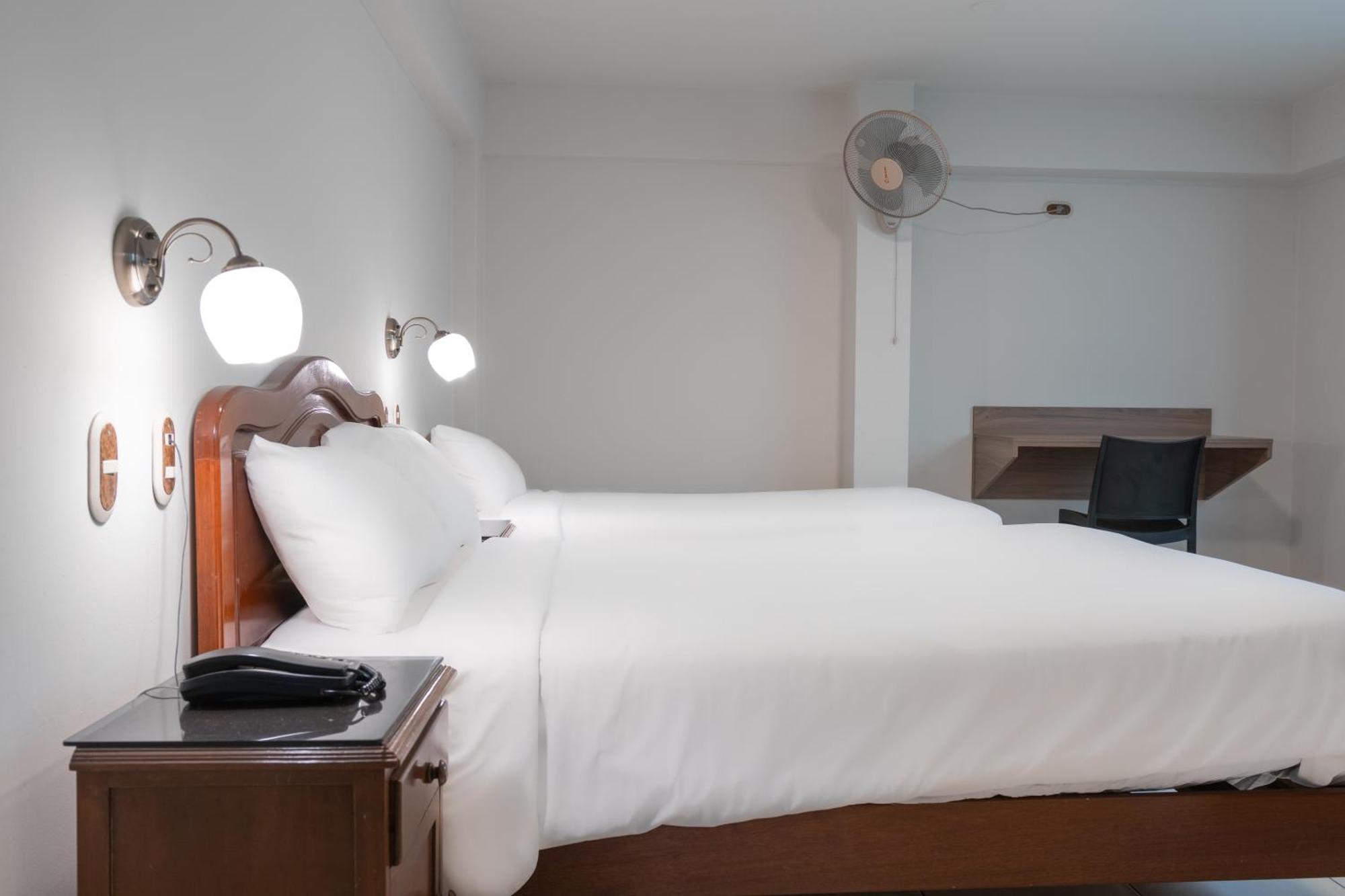 Hotel Alexander Trujillo Værelse billede